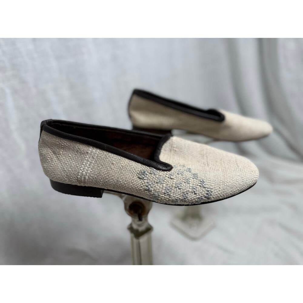 Women’s Res Ipsa Kilim Loafers Handcrafted Vintage Textile Shoes
Size 9
NWOT